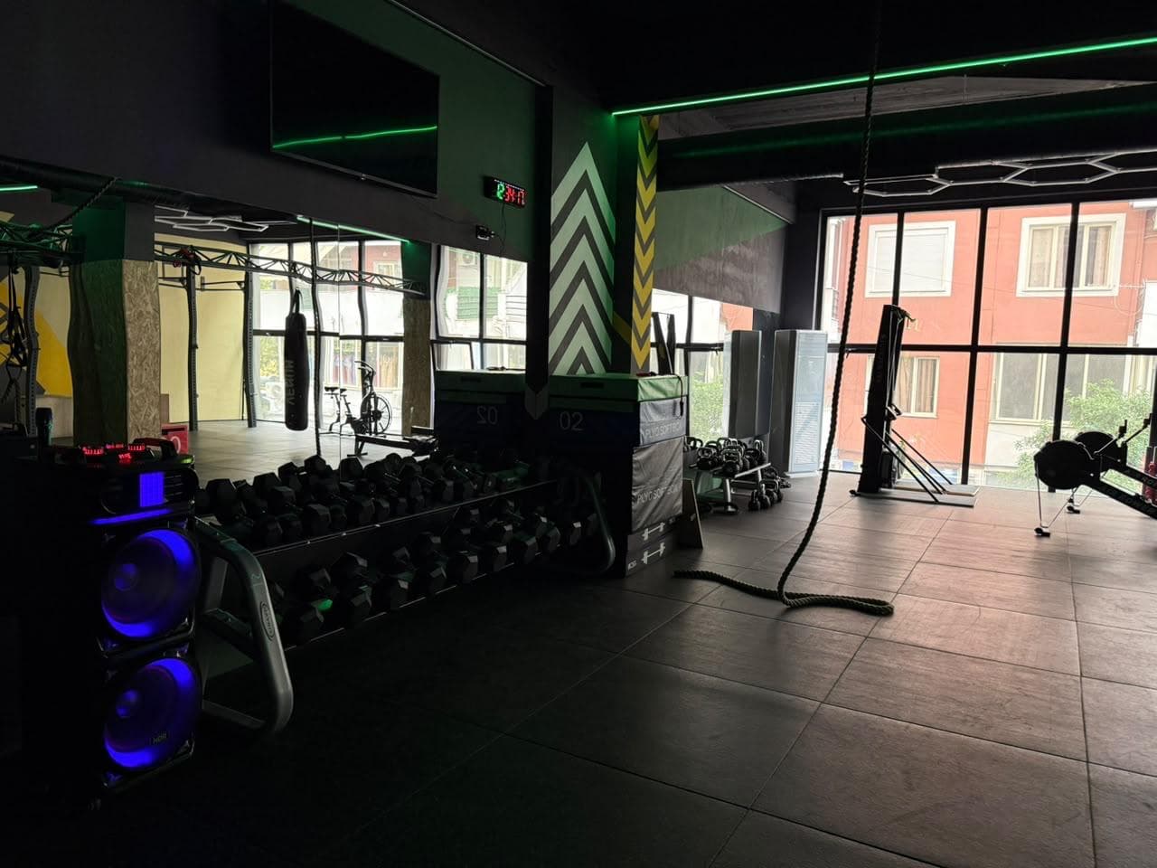 Why We Start Every Beginner on Dumbbells, Not Machines